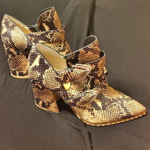 Gianni Bini pointy  booties